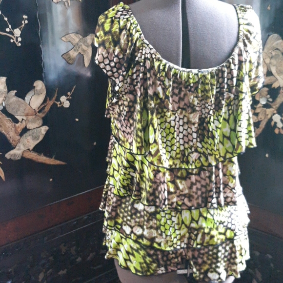 ❤Essentials Snakeskin blouse💞💞 - Picture 2 of 3